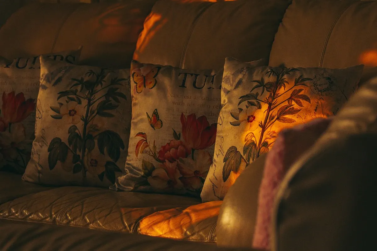 How to Layer Textures in a Rustic Living Room: A Beginner's Guide