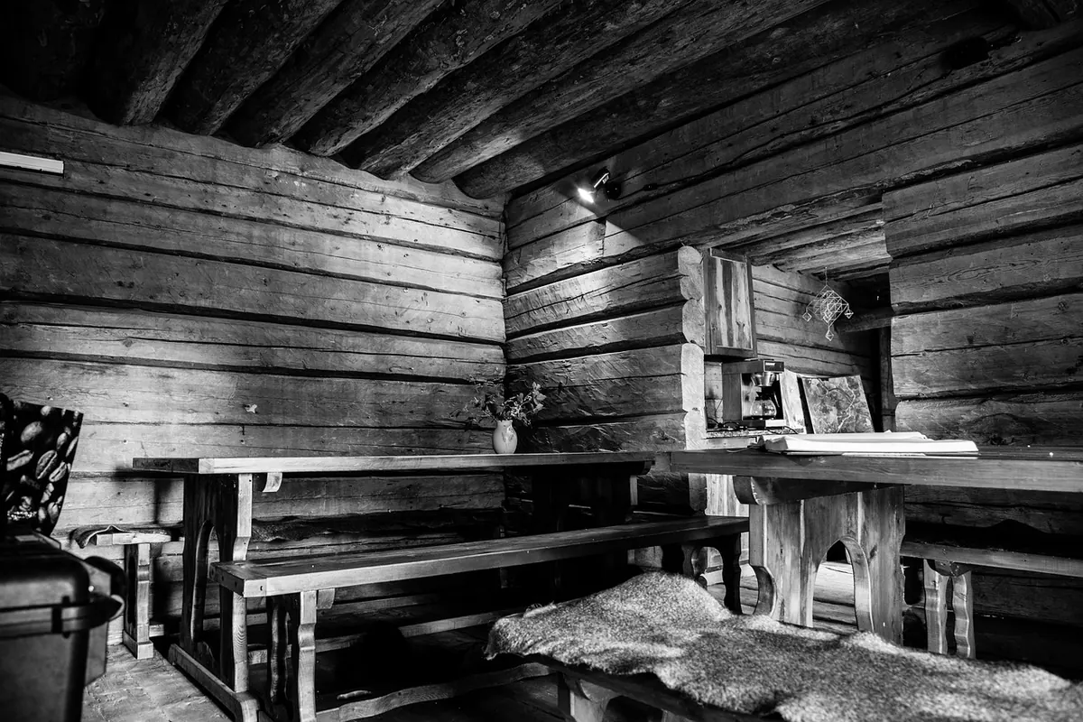 Log Cabin vs Timber Frame: Which Interior Style Is Right for You?